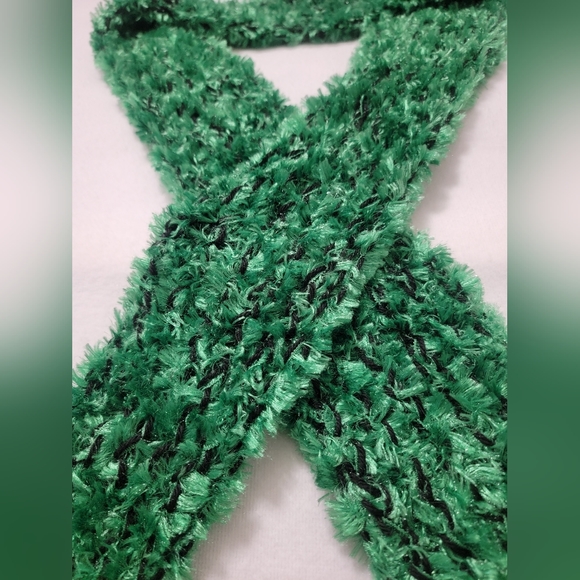 Green & Black Crocheted Fuzzy Scarf NWOT - Picture 3 of 4